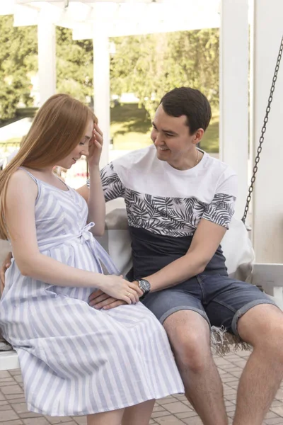 Famille Dans Parc Été Femme Enceinte — Photo