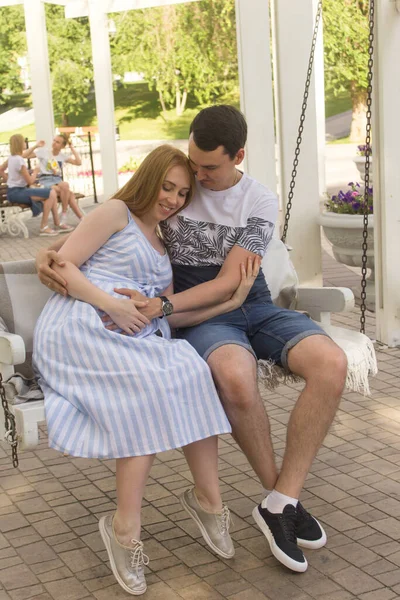 Família Juntos Parque Verão Mulher Está Grávida — Fotografia de Stock