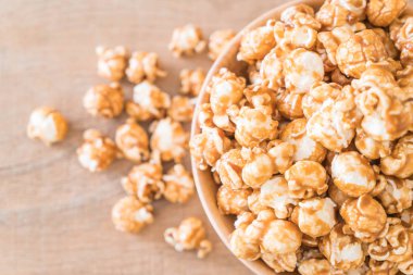 Patlamış Mısır ile karamel kase