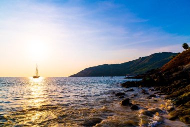 siluet tekne deniz ve okyanus güzel günbatımı gökyüzü - filtre efekti işleme tarzı ile