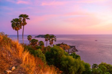 Phromthep Cape bakış açısıyla güzel günbatımı alacakaranlık gökyüzü Phuket, Tayland - işleme tarzı filtre efekti