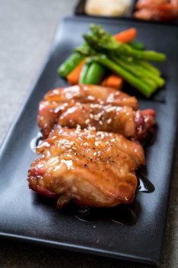 Teriyaki chiciken biftek - Asya gıda tarzı