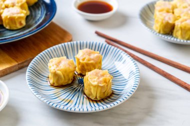 Karides Çince buğulanmış Dumpling sos ile