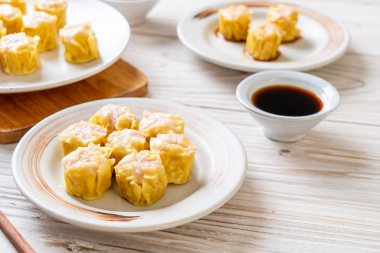 Karides Çince buğulanmış Dumpling sos ile