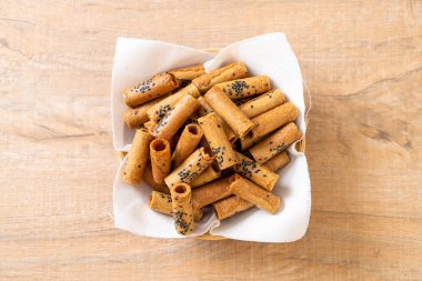 Taylandlı çıtır Hindistan cevizi roll - Tay tatlı snack