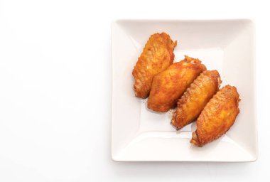 Beyaz arka plan üzerinde izole Barbekü tavuk kanadı