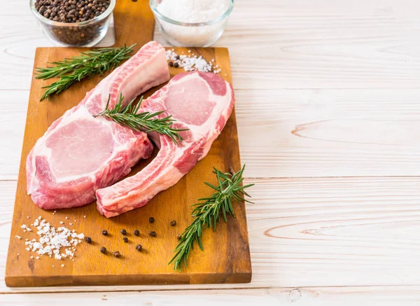 Chuleta Cerdo Fresca Cruda Con Ingrediente — Foto de Stock