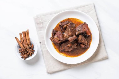 herb - Phuket Tayland geleneksel gıda tarzı ile domuz eti güveç