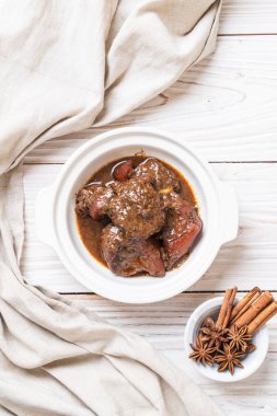 herb - Phuket Tayland geleneksel gıda tarzı ile domuz eti güveç