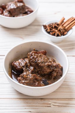 herb - Phuket Tayland geleneksel gıda tarzı ile domuz eti güveç