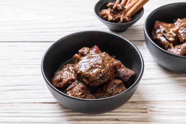 herb - Phuket Tayland geleneksel gıda tarzı ile domuz eti güveç