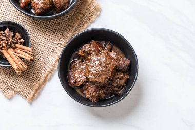 herb - Phuket Tayland geleneksel gıda tarzı ile domuz eti güveç