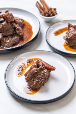 herb - Phuket Tayland geleneksel gıda tarzı ile domuz eti güveç