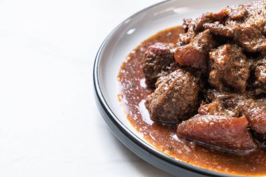 herb - Phuket Tayland geleneksel gıda tarzı ile domuz eti güveç