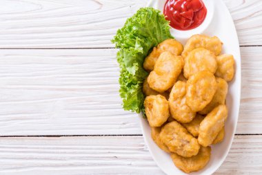 Soslu tavuk nugget, sağlıksız yemek.