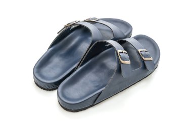 Erkekler beyaz arka plan üzerinde izole sandalet deri