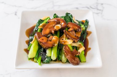 Sarımsaklı istiridye soslu kızarmış Hong Kong Kale heyecan