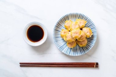 Çin karides pişmiş hamur tatlısı - Asya gıda tarzı