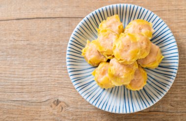 Çin karides pişmiş hamur tatlısı - Asya gıda tarzı