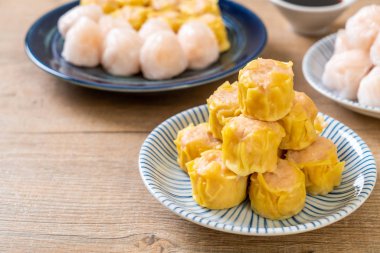 Çin karides pişmiş hamur tatlısı - Asya gıda tarzı
