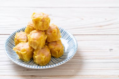 Çin karides pişmiş hamur tatlısı - Asya gıda tarzı