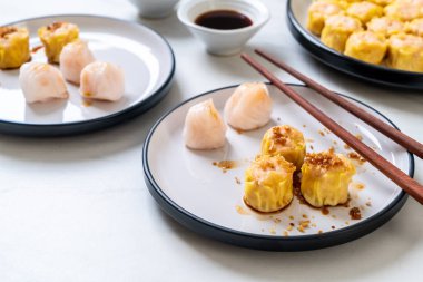 Çin karides pişmiş hamur tatlısı - Asya gıda tarzı