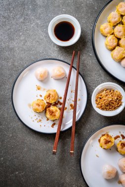 Çin karides pişmiş hamur tatlısı - Asya gıda tarzı