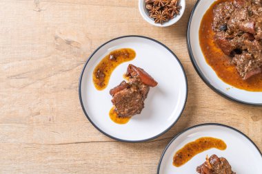 herb - Phuket Tayland geleneksel gıda tarzı ile domuz eti güveç