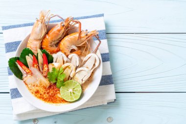 Baharatlı karides çorbası (Tom Yum Goong) - Tay geleneksel gıda