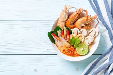 Baharatlı karides çorbası (Tom Yum Goong) - Tay geleneksel gıda