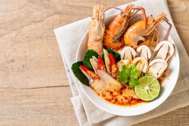 Baharatlı karides çorbası (Tom Yum Goong) - Tay geleneksel gıda
