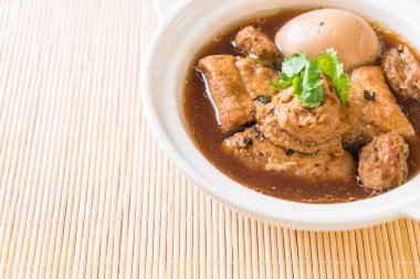 tatlı sos haşlanmış yumurta ile tofu kase