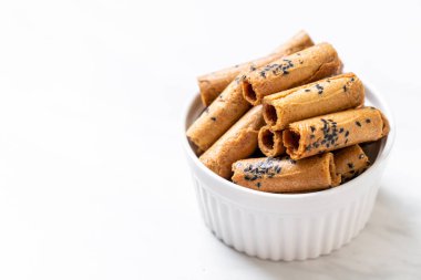 Taylandlı çıtır Hindistan cevizi roll - Tay tatlı snack