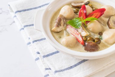 Balık top - Tay gıda ile yeşil köri