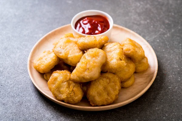 Soslu tavuk nugget, sağlıksız yemek.