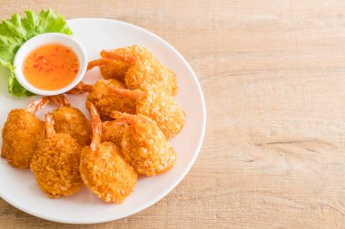 Derin kızarmış karides soslu