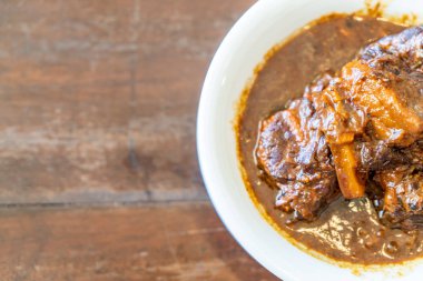 Phuket domuz eti güveç - Tay geleneksel gıda tarzı