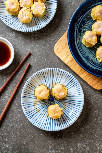 Karides Çince Buğulanmış Dumpling Sos Ile — Stok fotoğraf