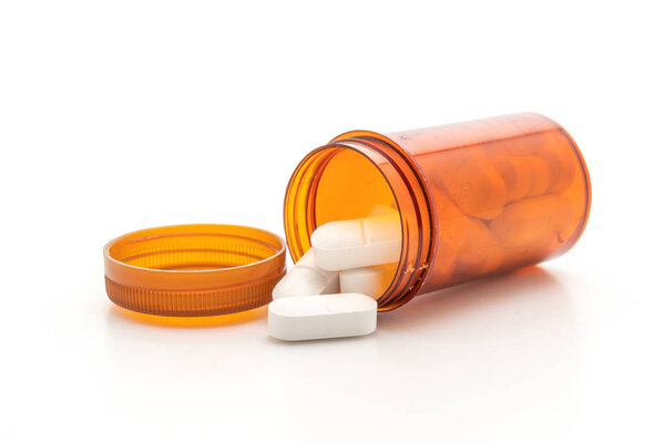 Таблетки таблетки, лекарства, аптеки, лекарства или медицинские изолированы на белом фоне
