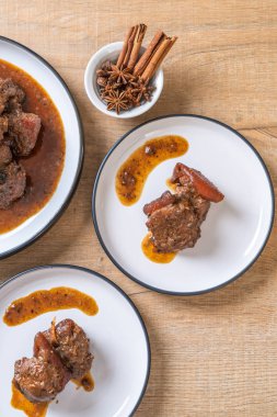 herb - Phuket Tayland geleneksel gıda tarzı ile domuz eti güveç