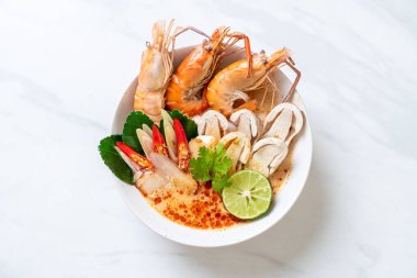Baharatlı karides çorbası (Tom Yum Goong) - Tay geleneksel gıda