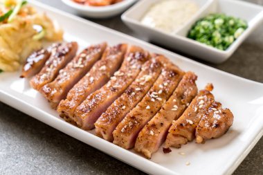 sebze - Asya tarzı ile dilimlenmiş domuz biftek ızgara