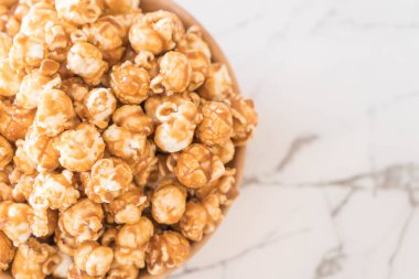 Patlamış Mısır ile karamel kase