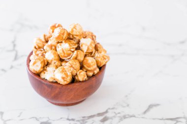 Patlamış Mısır ile karamel kase