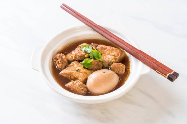 tatlı sos haşlanmış yumurta ile tofu kase