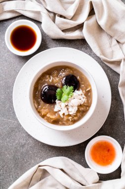 Yengeç kase kırmızı et suyu çorbası kızarmış balık Maw