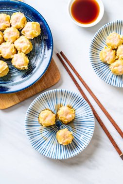 Karides Çince buğulanmış Dumpling sos ile