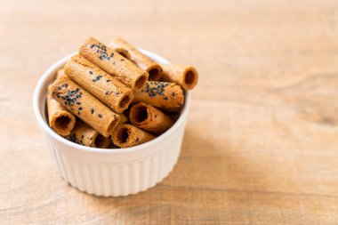 Taylandlı çıtır Hindistan cevizi roll - Tay tatlı snack