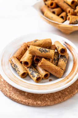 Taylandlı çıtır Hindistan cevizi roll - Tay tatlı snack