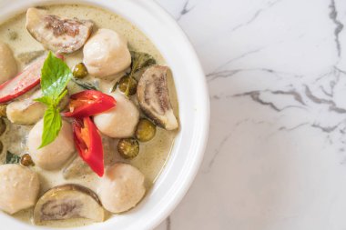 Balık top - Tay gıda ile yeşil köri